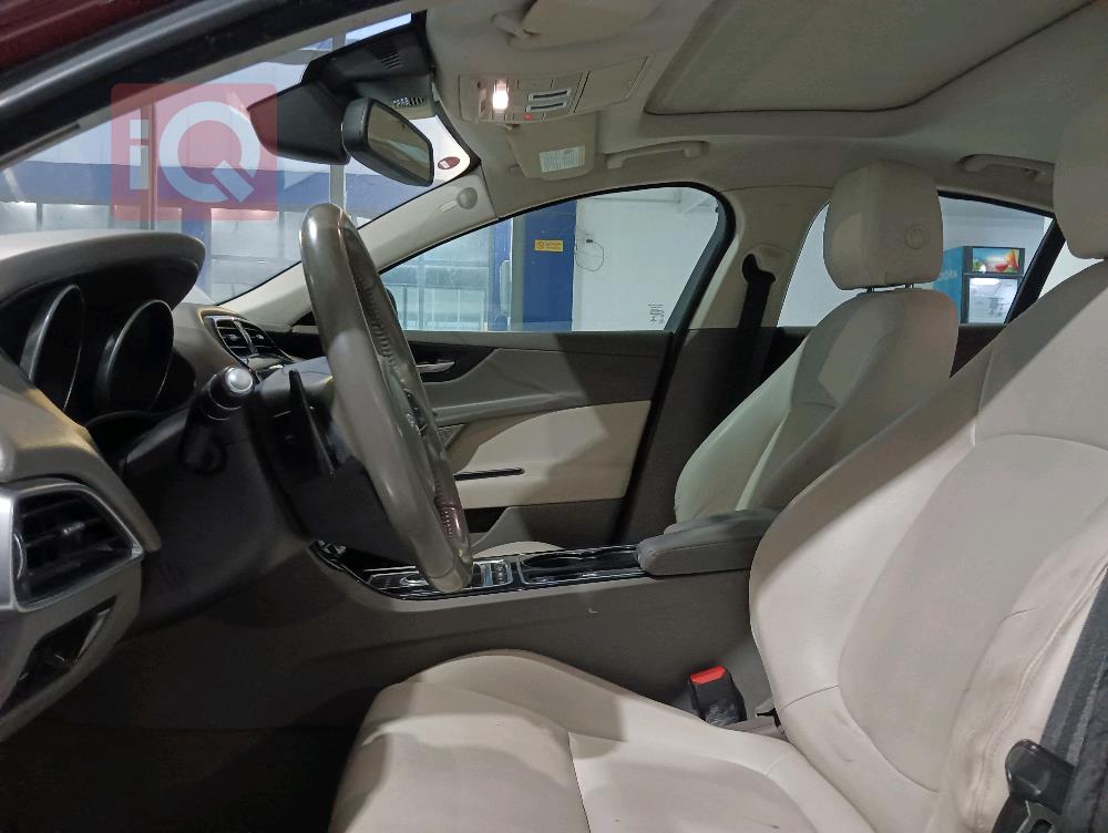 جاگوار XE